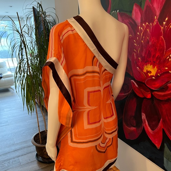 BEBE top, orange in design, size xs, LIKE NEW - Picture 6 of 11